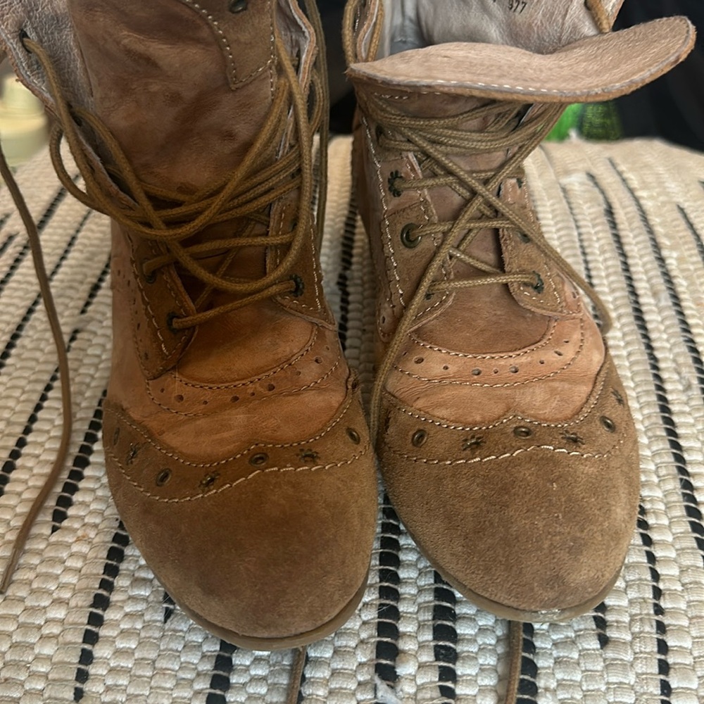 J1—Boots